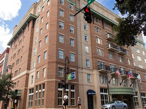 holiday inn express savannah downtown.